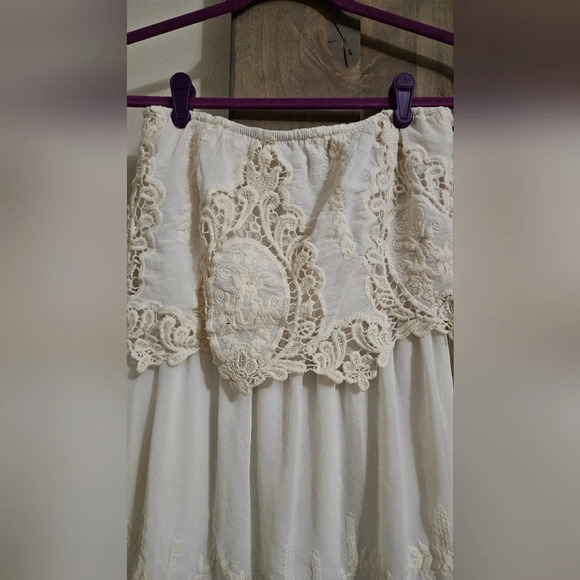 Deja Vu cream lace and chiffon strapless mini dress. Size medium - Picture 5 of 8